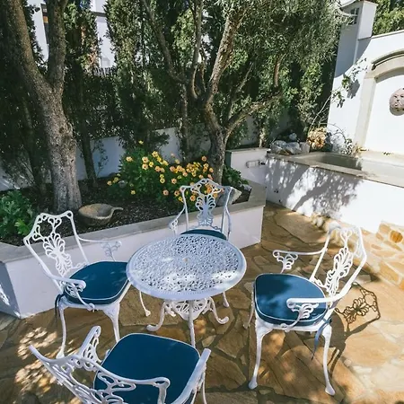 Traumhaft Schoene Mit Pool Und Meerblick Hébergement de vacances