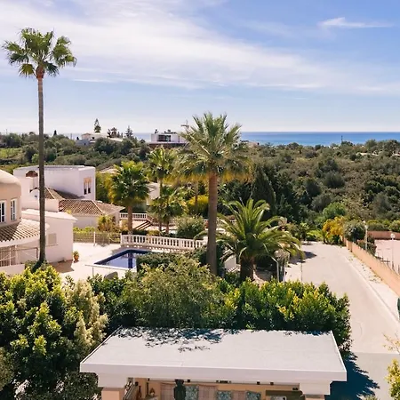 Traumhaft Schoene Mit Pool Und Meerblick Hébergement de vacances Albufeira