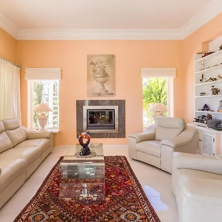 Hébergement de vacances Traumhaft Schoene Mit Pool Und Meerblick *