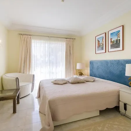 Traumhaft Schoene Mit Pool Und Meerblick Hébergement de vacances