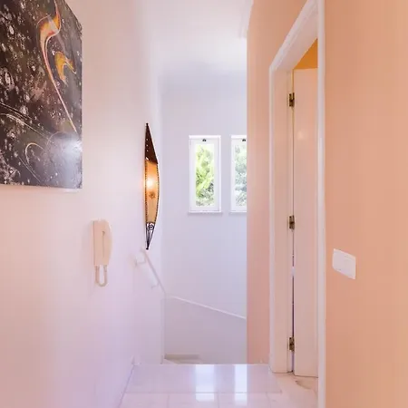 Traumhaft Schoene Mit Pool Und Meerblick Hébergement de vacances *