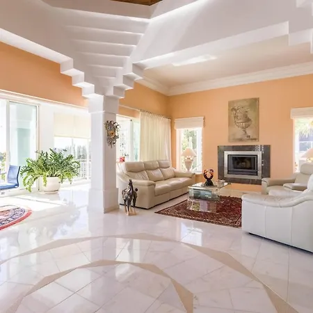 Traumhaft Schoene Mit Pool Und Meerblick アルブフェイラ