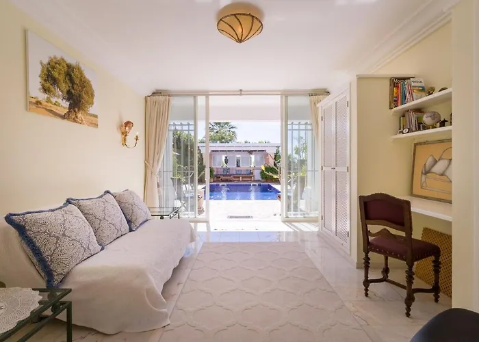 Traumhaft Schoene Mit Pool Und Meerblick *