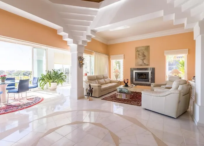 Traumhaft Schoene Mit Pool Und Meerblick アルブフェイラ