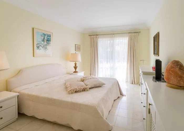 Traumhaft Schoene Mit Pool Und Meerblick