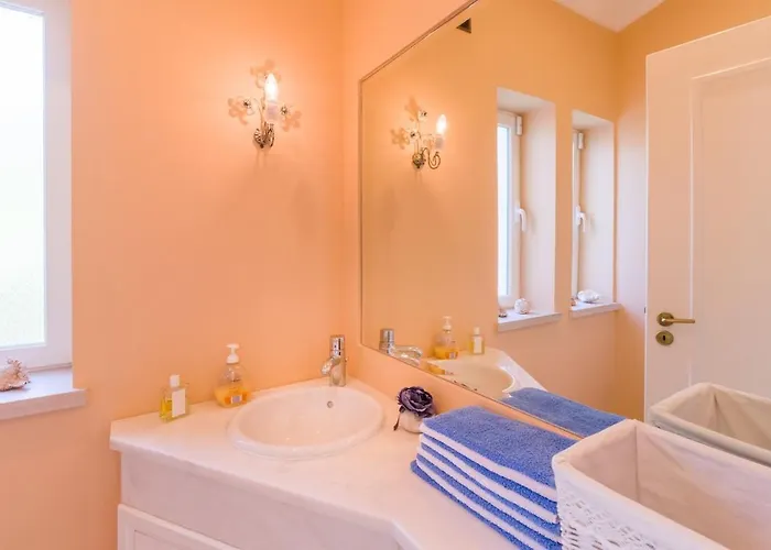 Traumhaft Schoene Mit Pool Und Meerblick *