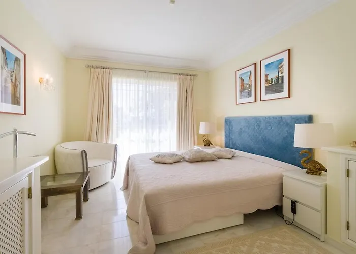 Traumhaft Schoene Mit Pool Und Meerblick 別荘